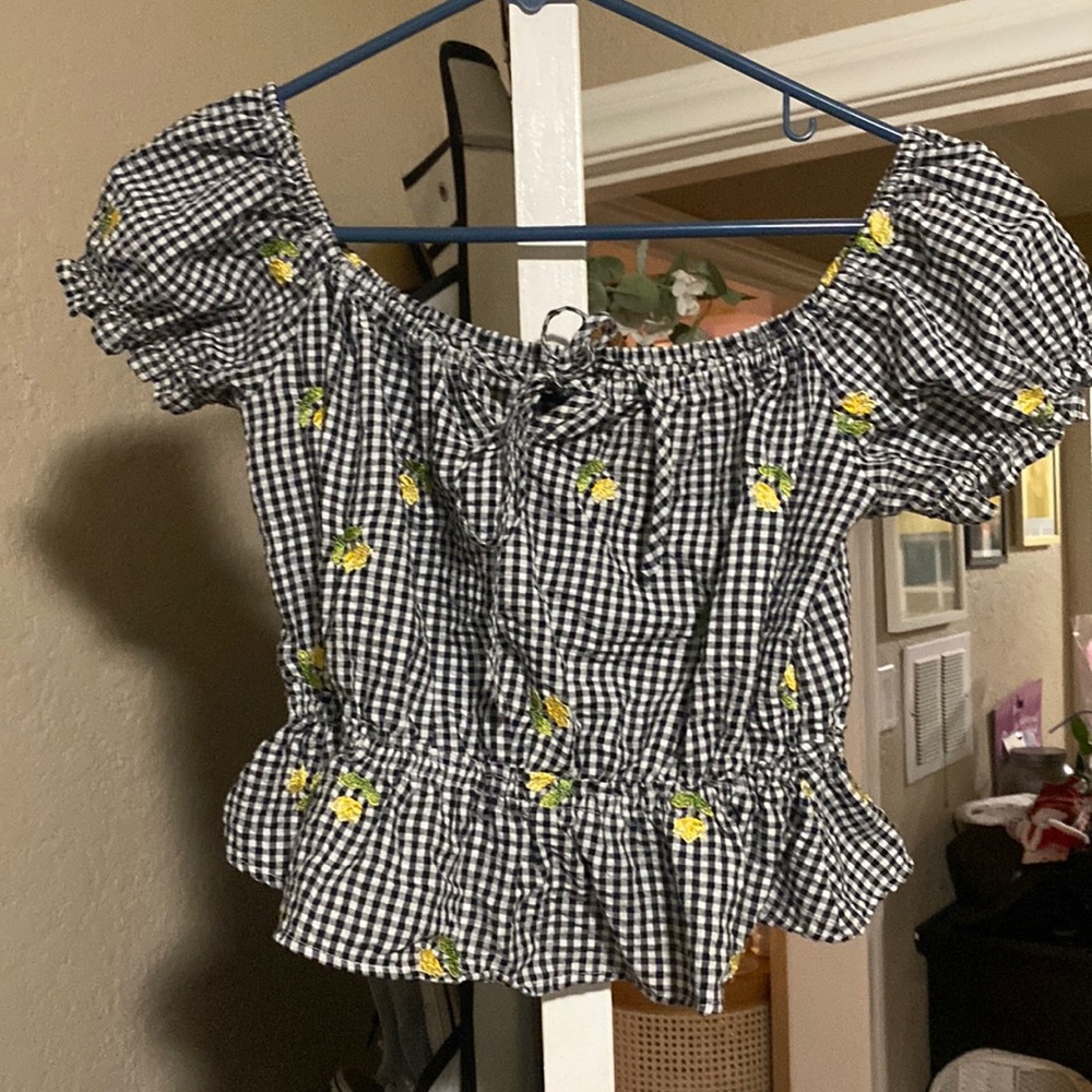 Checkered Puff sleeve blouse